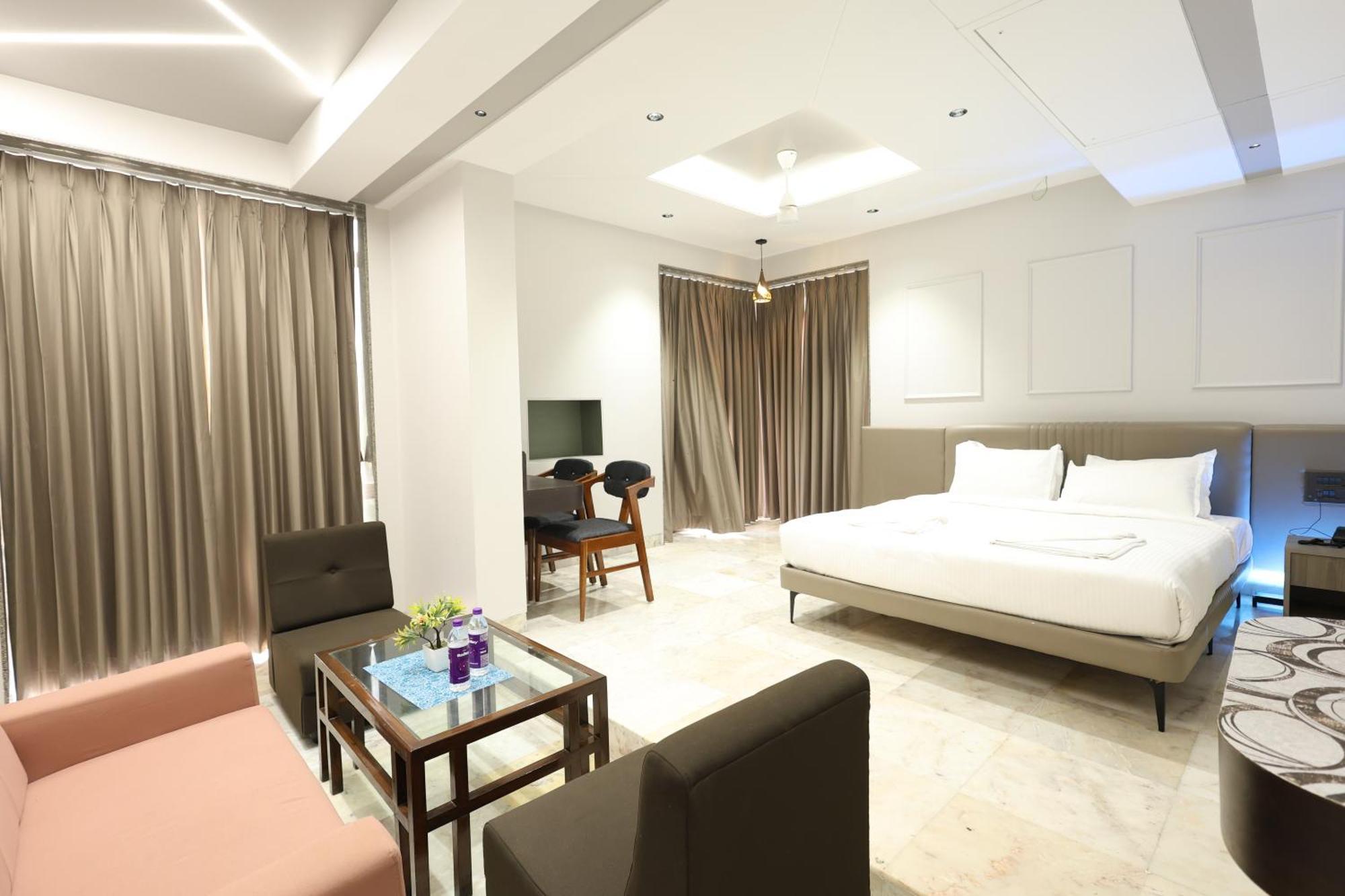 Hotel Statusinn, Ichalkaranji Exterior photo