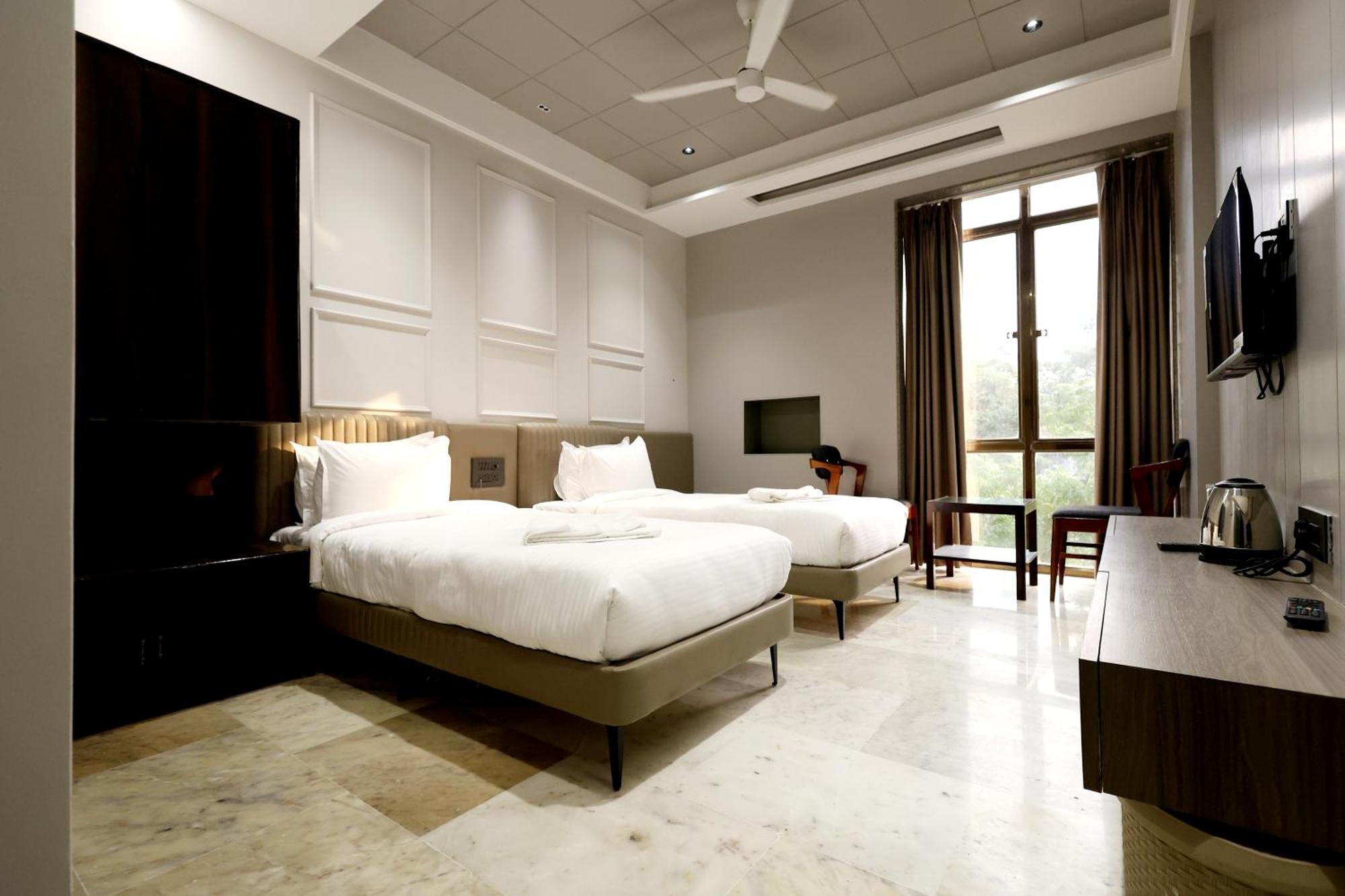 Hotel Statusinn, Ichalkaranji Exterior photo