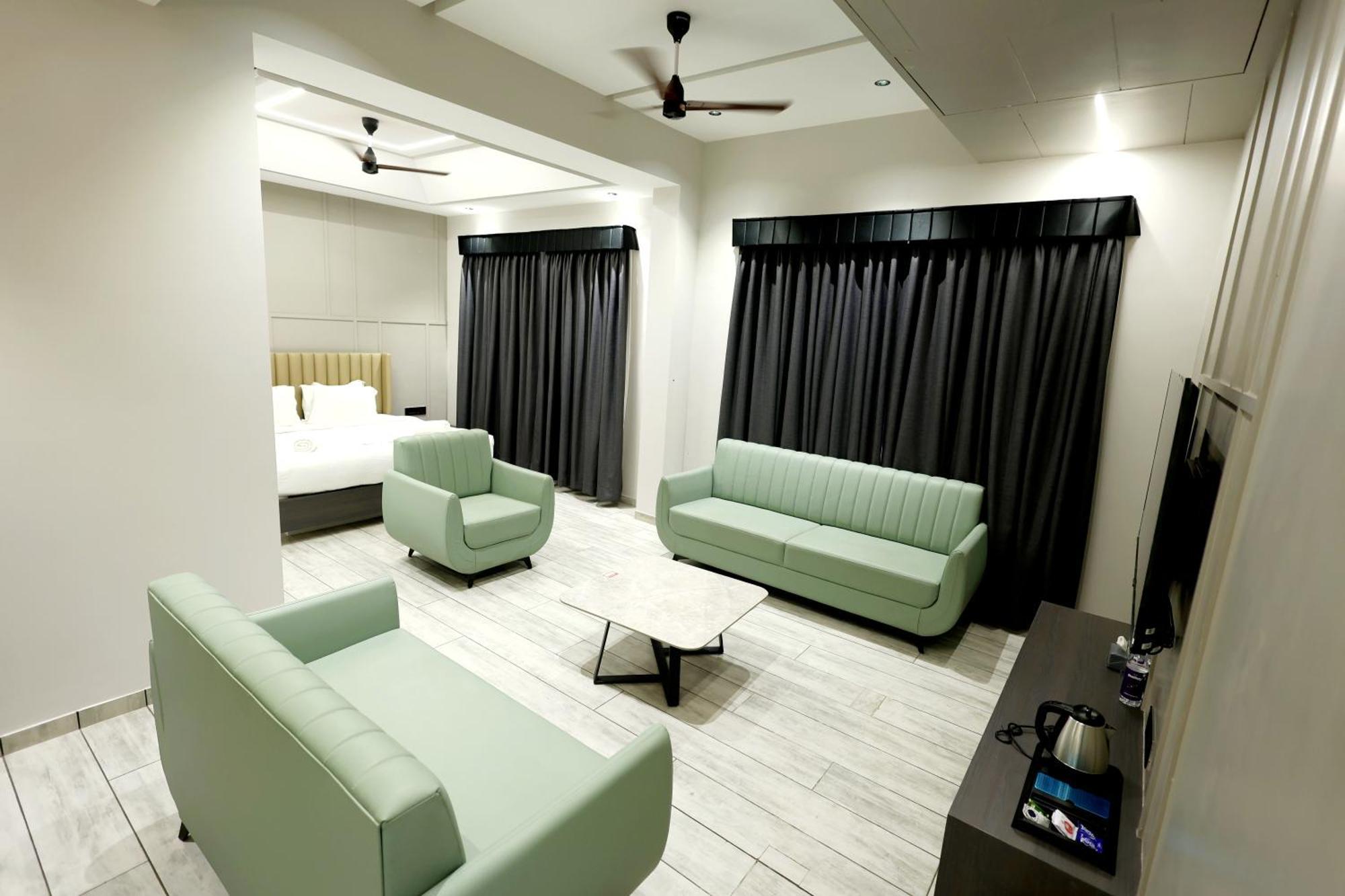 Hotel Statusinn, Ichalkaranji Exterior photo