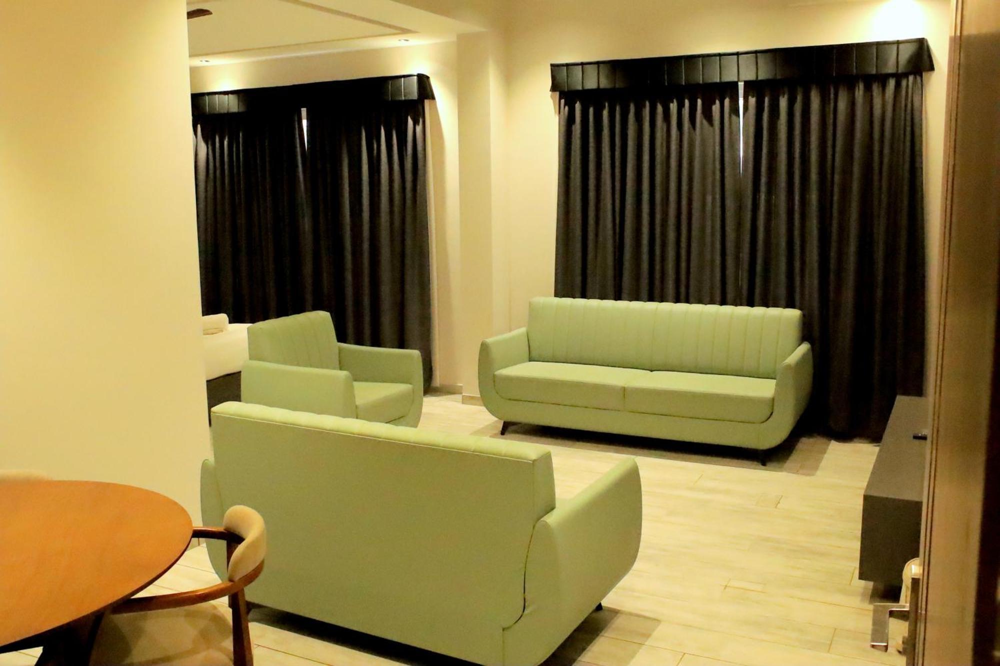 Hotel Statusinn, Ichalkaranji Exterior photo